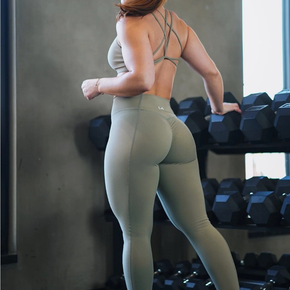 Women's Olive Green High-Waisted scrunch Leggings NWT